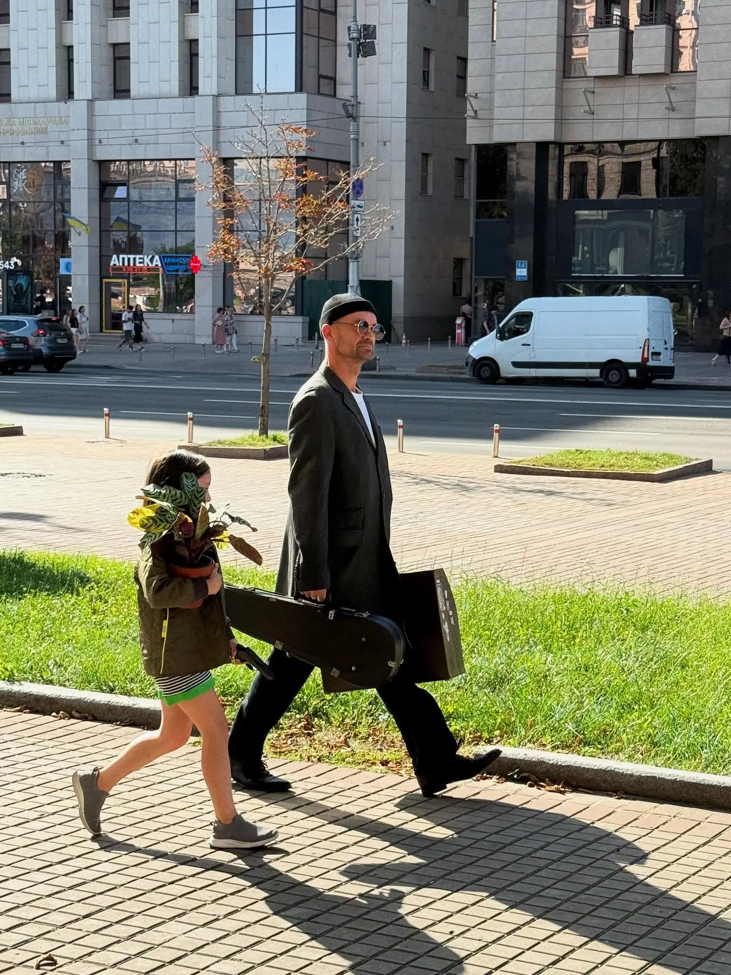 У Києві — втілення культової сцени: Леон-кіллер і Матильда ожили на вулицях столиці 2 Леон-кілер і Матильда: Нью-Йорк - Київ