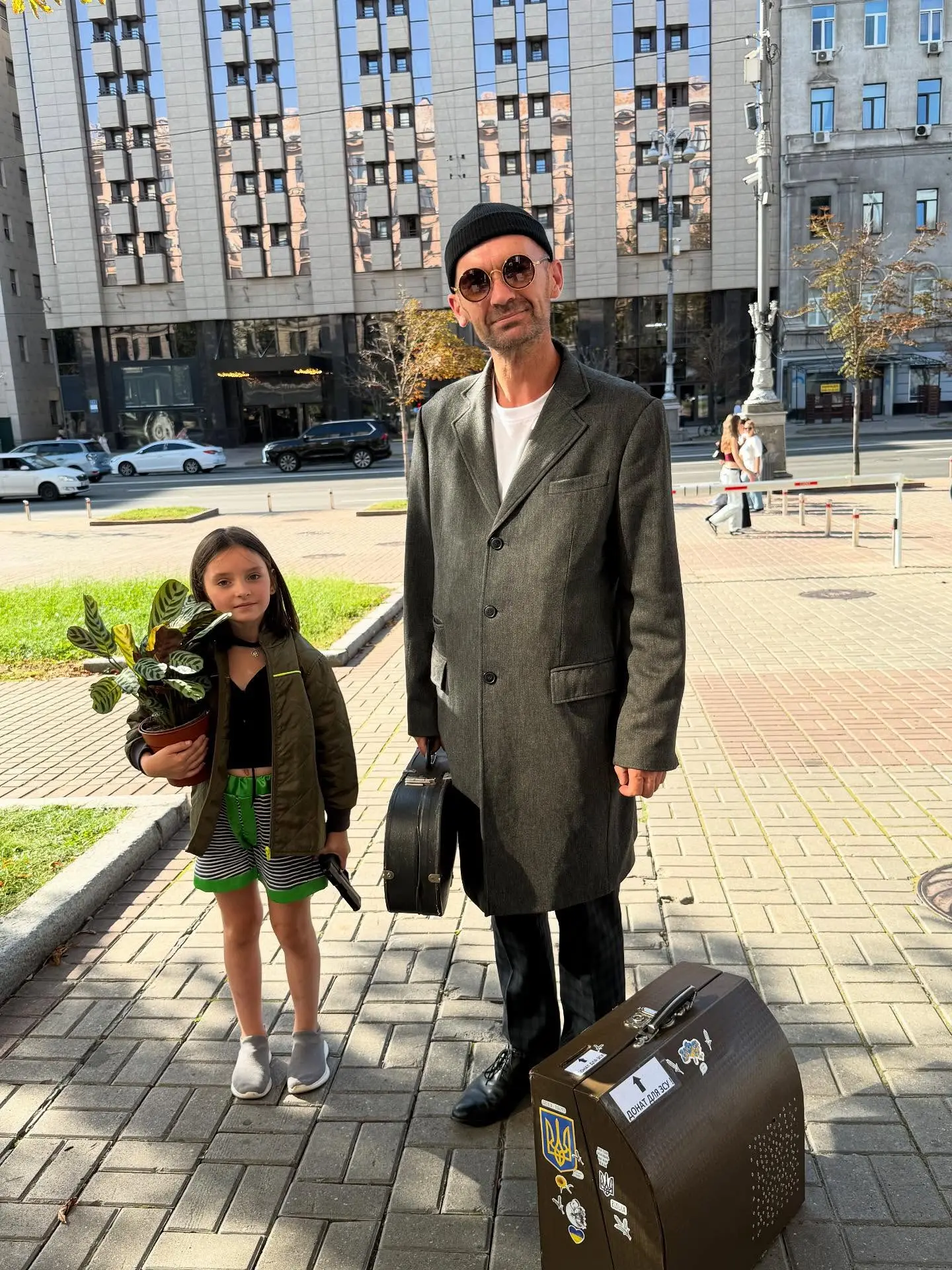 У Києві — втілення культової сцени: Леон-кіллер і Матильда ожили на вулицях столиці 1 У нас свій Леон-Кілер та Матільда 😍
