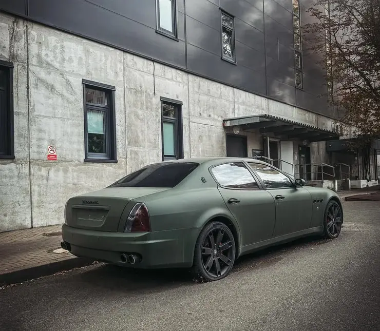 У Києві покинули рідкісний Maserati Quattroporte Sport GT 1 У дворі столичної багатоповерхівки вже тривалий час стоїть занедбаний Maserati Quattroporte Sport GT