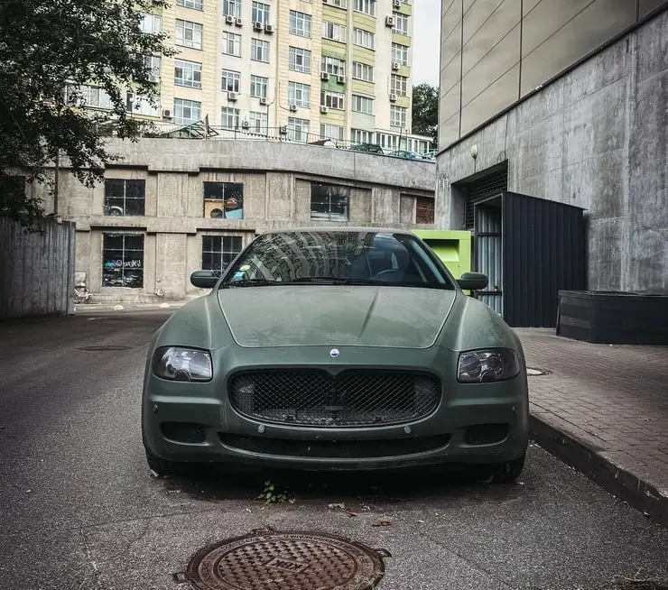 У Києві покинули рідкісний Maserati Quattroporte Sport GT 2 Maserati Quattroporte Sport GT випускався з 2005 по 2008 рік