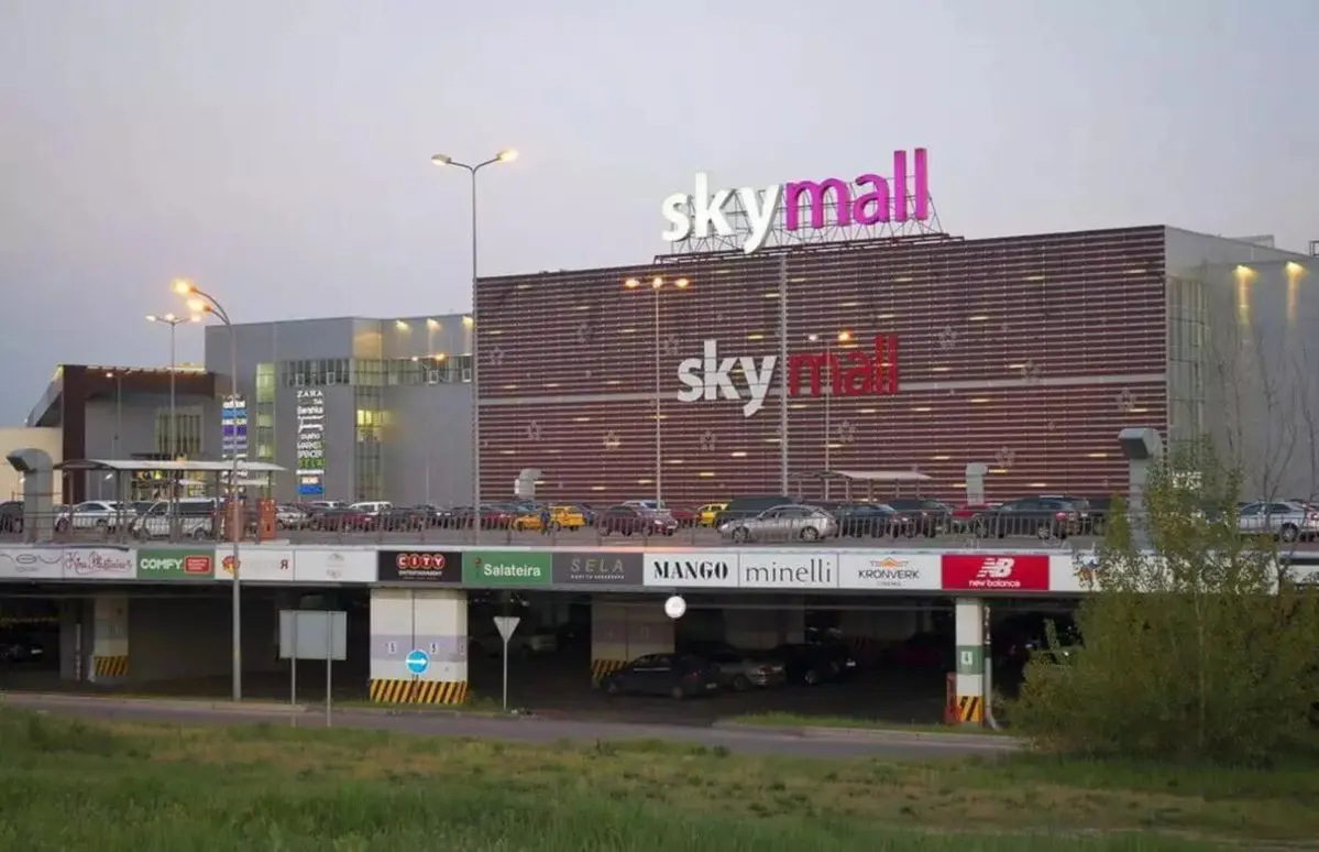 ТОП ТРЦ Києва: найкращі торгово-розважальні центри столиці 8 SkyMall - Відомий ТРЦ біля Північного мосту. Має простору галерею, Novus, дитячі зони та зручне розташування для мешканців Лівого берега.
