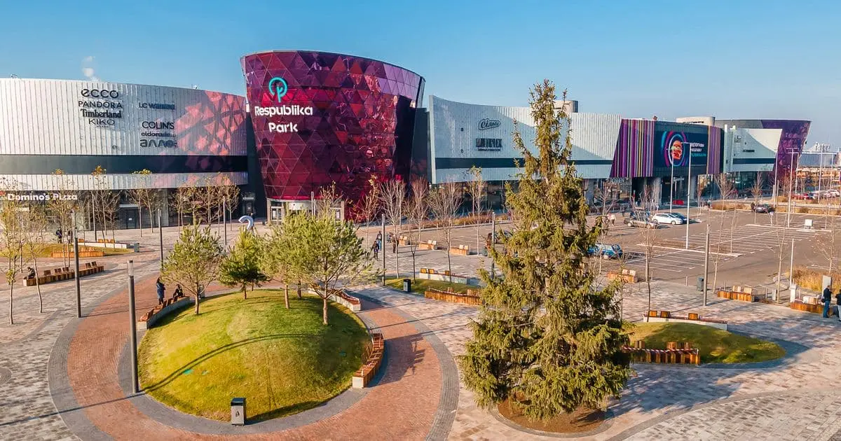 ТОП ТРЦ Києва: найкращі торгово-розважальні центри столиці 2 Республіка, розташована на Теремках, стала одним із найбільших торгово-розважальних центрів (ТРЦ) в Україні