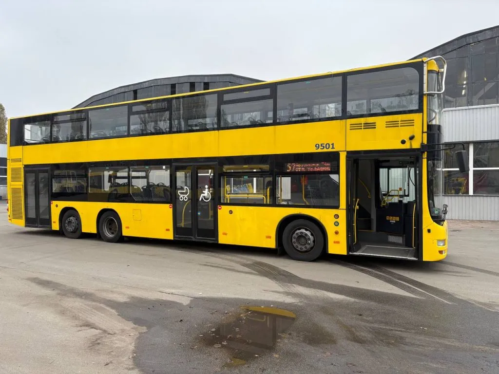 Автобус курсуватиме в суботу й неділю між ст. м. «Академмістечко» та зупинкою Авторинок «Чапаєвка» з 9:43 до 18:53.